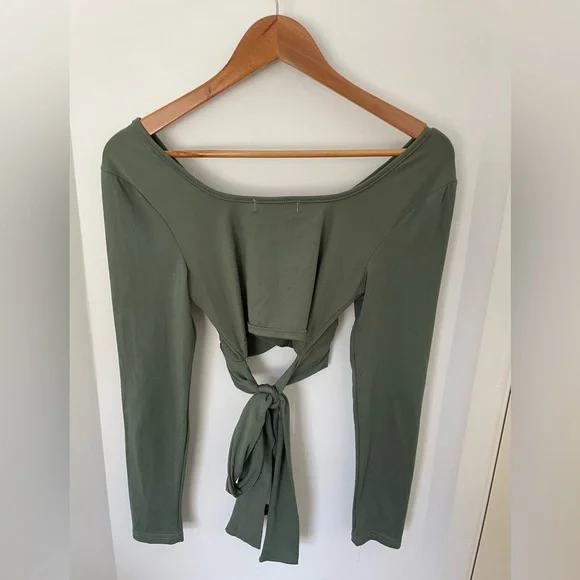 Green Ally tie back top size XS - Picture 2 of 3